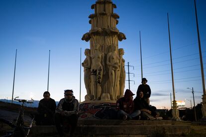 Jóvenes durante un festival de música en el Monumento a las Banderas, el 19 de septiembre de 2024.