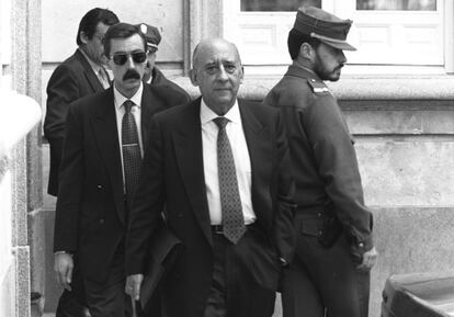 El teniente general Emilio Alonso Manglano, exdirector del Cesid, saliendo de declarar en el Tribunal Supremo.