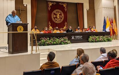 Ordine, durante su lección doctoral en la Universidad Pontificia de Comillas, en Madrid, en una imagen de la cuenta de Twitter de este centro.