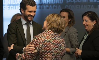 Pablo Casado, con representantes de la concertada el pasado 19.