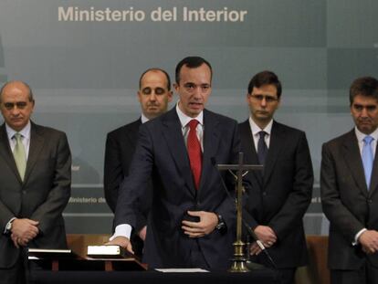 Francisco Martínez, en su toma de posesión en 2012. A la izquierda, Jorge Fernández Díaz.