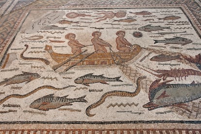 El mosaico de los Peces en la Casa Romana de Hippolytus, que fue un centro de ensañanza para jóvenes. Plasma una escena de tradición iconográfica norteafricana.