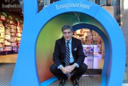 F&eacute;lix Tena, presidente de Imaginarium, en la caracter&iacute;stica entrada para ni&ntilde;os de una de las tiendas de la marca.