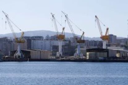 En la imagen gradas vac&iacute;as en los astilleros del Puerto de Vigo.