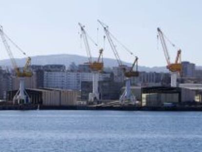 En la imagen gradas vac&iacute;as en los astilleros del Puerto de Vigo.