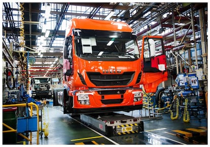 Un camión Iveco en la planta que el fabricante tiene en Madrid.