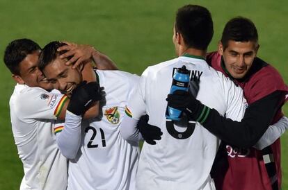 Los bolivianos celebran su triunfo.