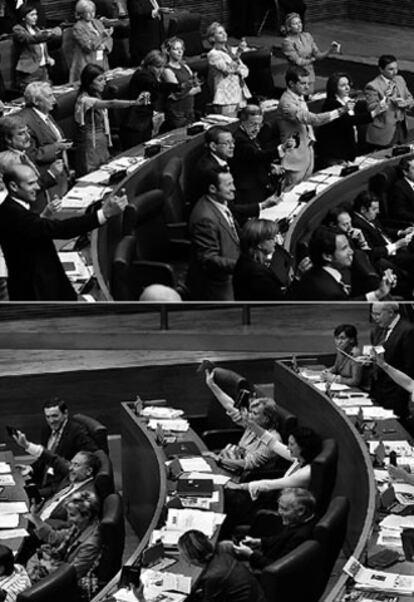 Arriba, los diputados del PP muestran grabadoras al inicio de la intervención de Antoni Such. Abajo, los socialistas replican enseñando sus carteras cuando los populares repitieron el gesto al hablar José Camarasa.