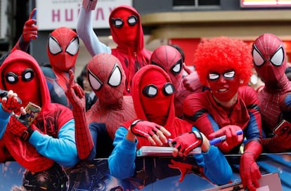 Fans de Spider-Man, durante el estreno de 'Spider-Man: Homecoming' en Tokio.