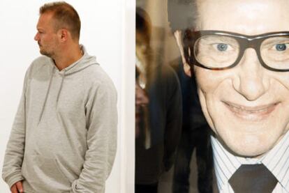 Juergen Teller junto a su retrato de Yves Saint Laurent, ayer en la sala Alcalá 31.