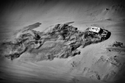 Stephane Peterhansel y Jean Paul Cottret, en una etapa en el desierto chileno.