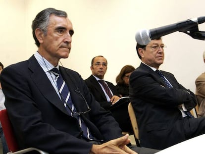 José María Castellano (en primer plano) declarando en un juicio relacionado con las cajas gallegas en 2012.