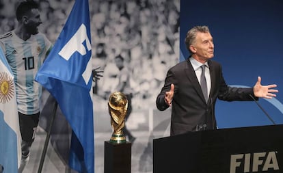 Mauricio Macri recibe en junio de 2019 el premio Living Football, otorgado por la FIFA por
