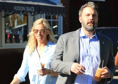 Ben Affleck y su pareja, la productora de SNL Lindsay Shookus, el pasado 25 de noviembre en Brentwood (California).