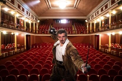 Ángel Solo, actor de la escena 'La Cena' del Don Juan de Alcalá de Henares, en el Teatro Salón Cervantes.