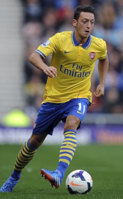 Özil, durante un partido de la Premier este año.