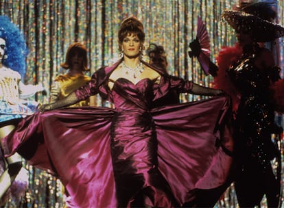 Swayze se atrevió también con papeles de 'drag queen', como el que intrepretó en 'A Wong Foo, ¡Gracias por todo!, Julie Newmar', de Beeban Kidron, en 1995