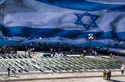 Israel ha expuesto en el puerto de Eliat la munici&oacute;n incautada al barco &#039;Klos C&#039; de bandera paname&ntilde;a. La embarcaci&oacute;n fue abordada en aguas internacionales en un punto del Mar Rojo entre Eritrea y Sud&aacute;n, con una carga de misiles M-302, que, seg&uacute;n Israel, proced&iacute;an de Ir&aacute;n y ten&iacute;an como destino Gaza.