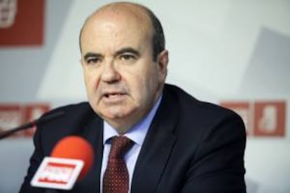 El secretario federal de Ciudades y Política Municipal del PSOE, Gaspar Zarrías. EFE/Archivo