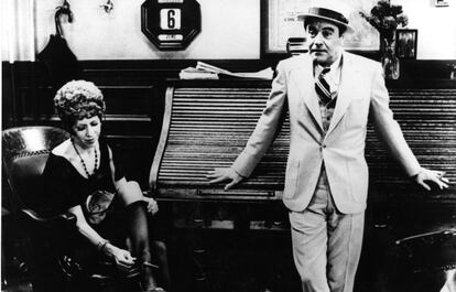 Jack Lemmon y Carol Burnett, en 'Primera plana'.