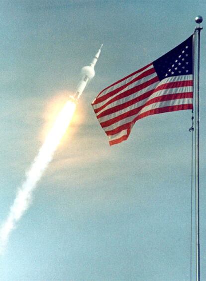 El 16 de julio de 1969, el cohete Saturno despegaba desde el Centro Espacial Kennedy. Era el inicio de la misión Apolo 11. Tras separarse del cohete en sucesivas fases, la Apolo tardó cuatro días en llegar a la Luna (Foto: NASA).