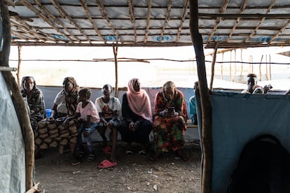 Sala de espera de la clínica ubicada en el Centro de Tránsito de Renk, en el norte de Sudán del Sur.