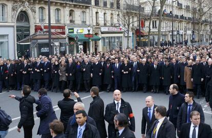 Cabecera de la manifestación contra el terrorismo en París, Francia.