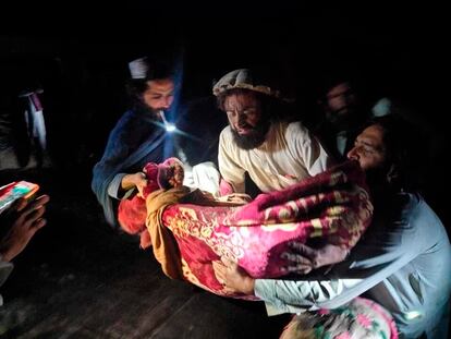 In this photo released by a set-run news agency Bakhtar, Afghans evacuate wounded in an earthquake in the province of Paktika, eastern Afghanistan, Wednesday, June 22, 2022. (Bakhtar News Agency via AP)