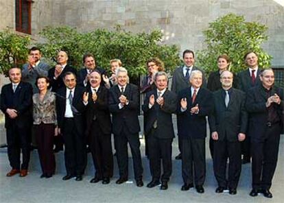 Imagen del primer Gobierno catalán presidido por Pasqual Maragall.