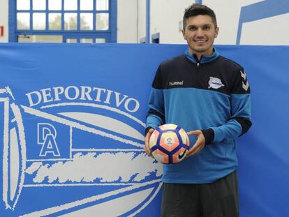 Daniel Torres, en la ciudad deportiva del Alavés.