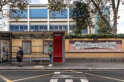 Los vecinos de la Malvarrosa tienen sobre la mesa muchas promesas: parques, plazas, una biblioteca pública, una posible conexión con la avenida de los Naranjos.
FOTO: Mònica Torres EL PAÍS