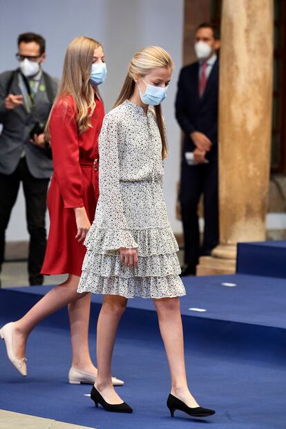 La princesa Leonor y la infanta Sofía, con vestidos de Poète en la entrega de los Premios Princesa de Asturias de 2020.