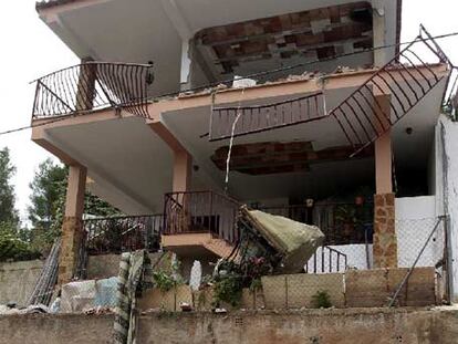 Casa de Estivella que sufrió una explosión que provocó heridas graves a tres personas.