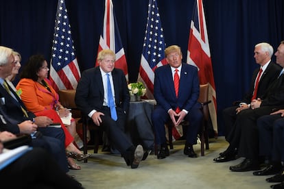 El presidente de Estados Unidos, Donald Trump, y el primer ministro de Reino Unido, Boris Johnson, durante una reunión en los cuarteles 