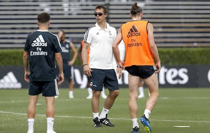 Lopetegui dá instruções durante um treino em Miami.