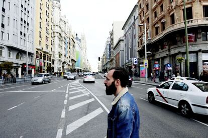 La Gran Vía es el rincón favorito del francés Eric Yerno (director de una agencia de comunicación de moda): “Me fascina desde siempre este delirio arquitectónico”.