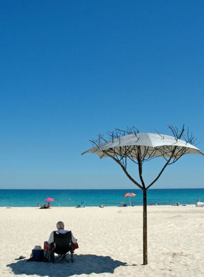 Escultura de Kevin Draper de la exposición <i>Sculptures by the sea, </i>en Bondi, Australia.