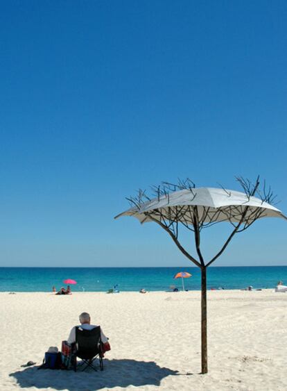 Escultura de Kevin Draper de la exposición <i>Sculptures by the sea, </i>en Bondi, Australia.