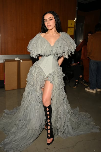 El Grammy al mejor álbum dance electrónico fue para Charli XCX y su disco 'Brat', que acompañó a millones de personas durante el pasado verano. La británica lució un vestido de Jean Paul Gaultier. 