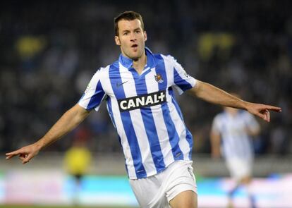 Agirretxe celebra un gol contra el Valencia.