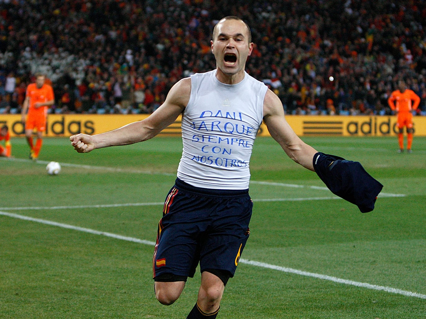 Dvd 439 (11-07-10). Andrés Iniesta marca el gol de la victoria en el España-Holanda, final del Mundial de fútbol Sudáfrica 2010.