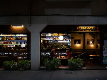 Exterior de un bar en el barrio de Gràcia de Barcelona.