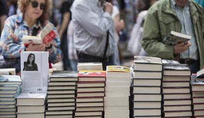 Libros expuestos durante Sant Jordi, el año pasado.