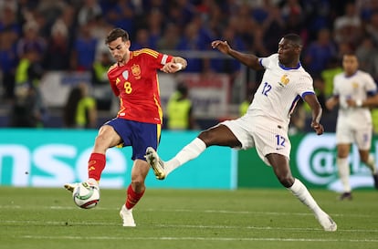 Fabián ante Kolo Muani, durante el partido entre España y Francia.