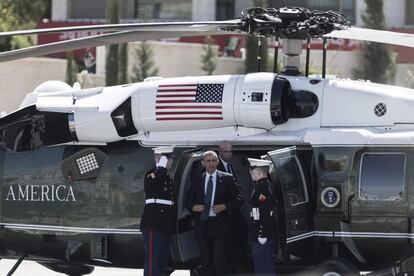 Barack Obama a su llegada en helic&oacute;ptero a la Muqata.