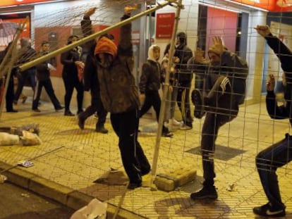 Altercados en la calle de Vitoria, del barrio Gamonal de Burgos.