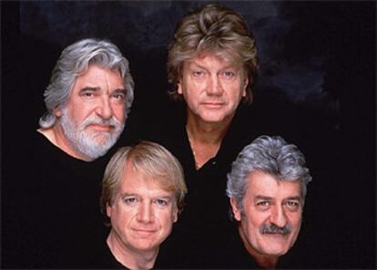 Graeme Edge, John Lodge, Ray Thomas y Justin Hayward (de arriba abajo y de izquierda a derecha).