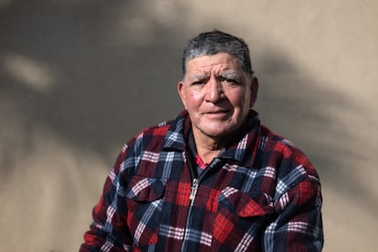 Hector Ulloa, en su casa en la comuna de Pudahuel, en Santiago, Chile, el 10 de Julio de 2025.