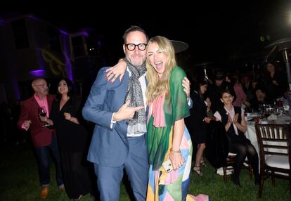 Richard Weitz y la actriz Rebecca Gayheart-Dane en Brentwood, California, en junio de 2019.
