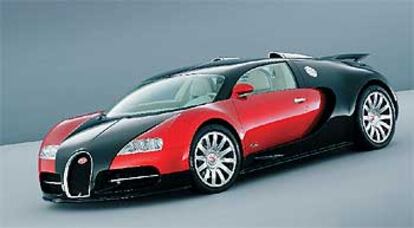 El Bugatti Veyron es uno de los automóviles más extremos e imponentes de la historia. Monta un motor de 1.001 CV, supera los 400 km/h. y llegará en noviembre.